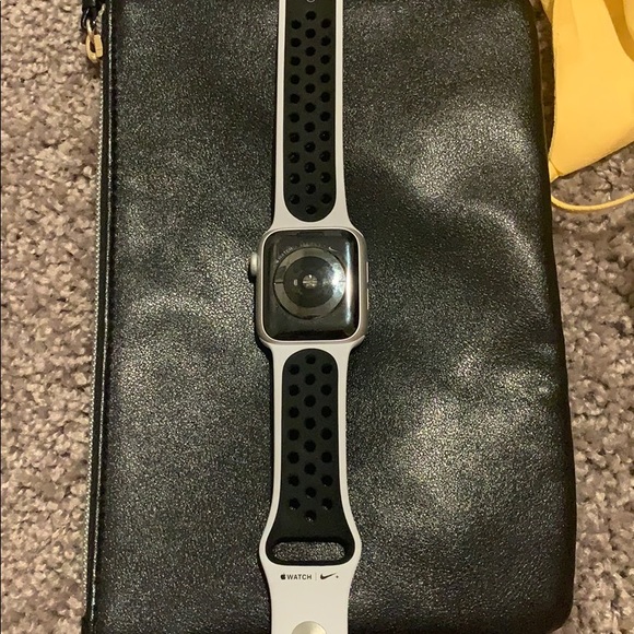 Apple Watch - Picture 2 of 2